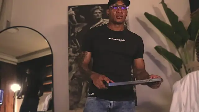 Logan Varela online show from 02/12/25, 09:22