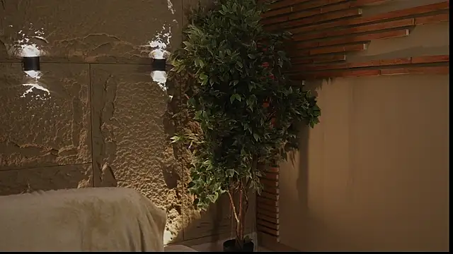 Logan Varela online show from 09/28/25, 02:39