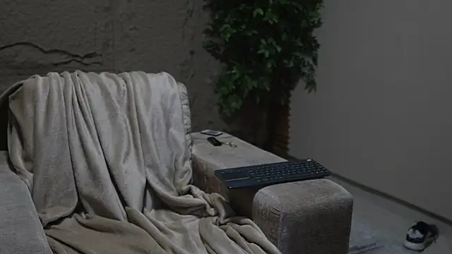 Logan Varela online show from 10/12/25, 12:59