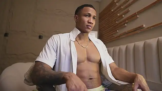 Logan Varela online show from 04/01/26, 01:23