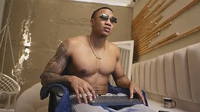 Logan Varela online show from 04/23/26, 05:15