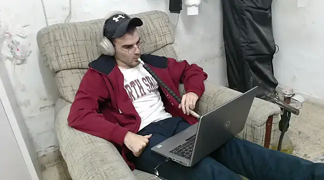 Snapshot of erikamavrik chatting on 01/15/25, 04:43 erikamavrik online show from 01/15/25, 04:43