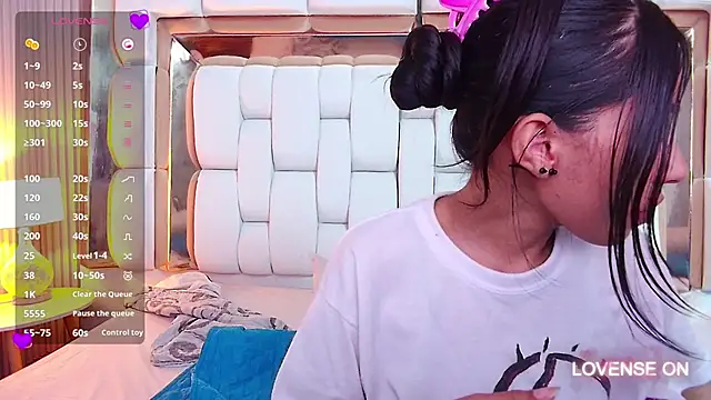 yourcuteneighbourr online show from 03/07/25, 09:29