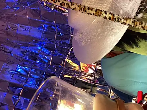 gurlnips online show from 02/14/25, 10:07