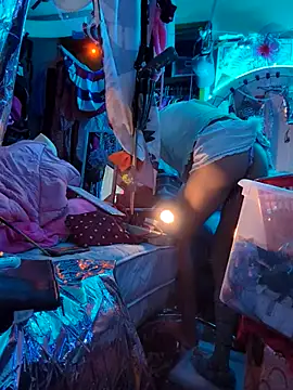 gurlnips online show from 03/06/25, 11:47