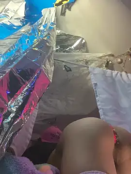 gurlnips online show from 03/11/25, 07:04