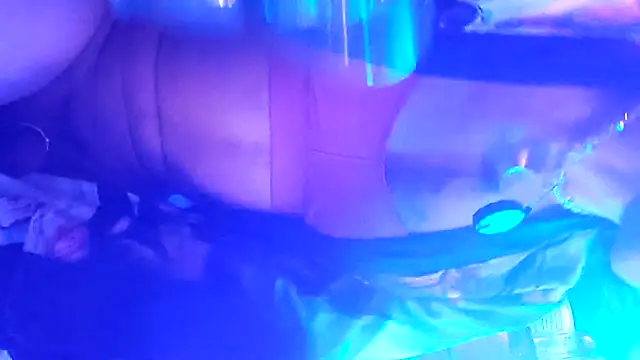 gurlnips online show from 10/06/25, 11:40