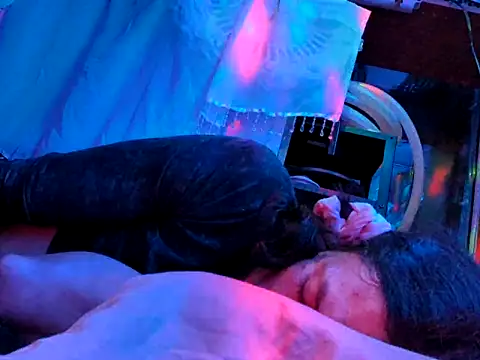 gurlnips online show from 10/09/25, 06:11