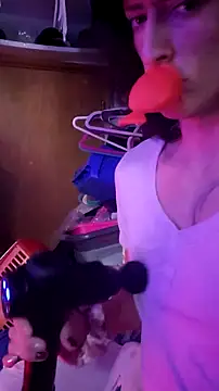 gurlnips online show from 10/18/25, 07:36