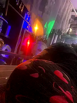 gurlnips online show from 11/30/25, 08:07