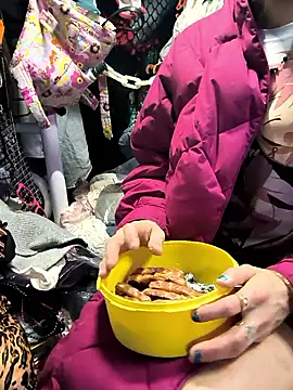 gurlnips online show from 02/20/26, 11:43