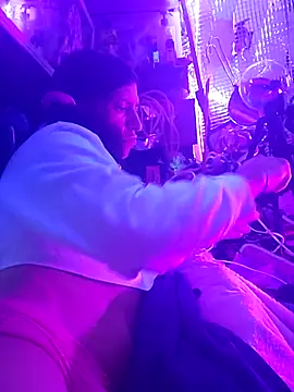 gurlnips online show from 04/21/26, 04:19