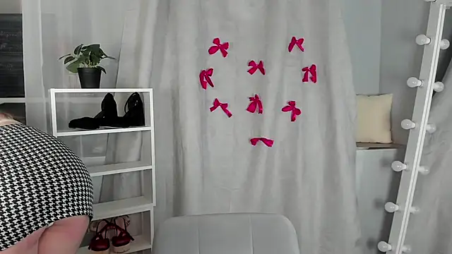 Rebecca Kelly online show from 02/03/25, 06:28