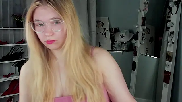 Rebecca Kelly online show from 11/20/25, 02:34