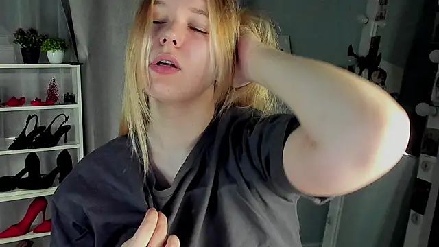 Rebecca Kelly online show from 12/20/25, 02:40