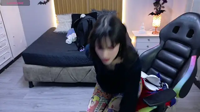 Snapshot of sailor_moon07 chatting on 10/04/25, 04:54 sailor moon07 online show from 10/04/25, 04:54