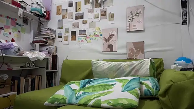 Snapshot of Pinkyrose111 chatting on 09/24/25, 01:20 Pinkyrose111 online show from 09/24/25, 01:20