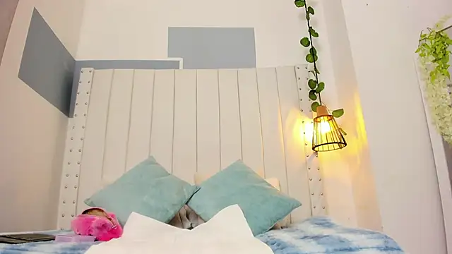 hannah gray online show from 09/12/25, 11:10