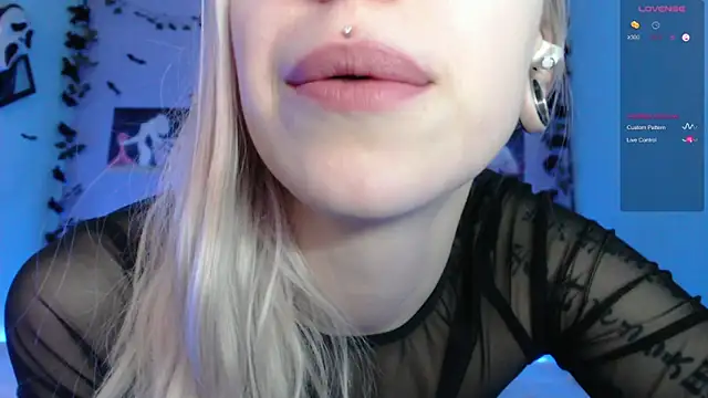 Snapshot of Scarlettsrorm chatting on 02/01/25, 08:29 Scarlettsrorm online show from 02/01/25, 08:29