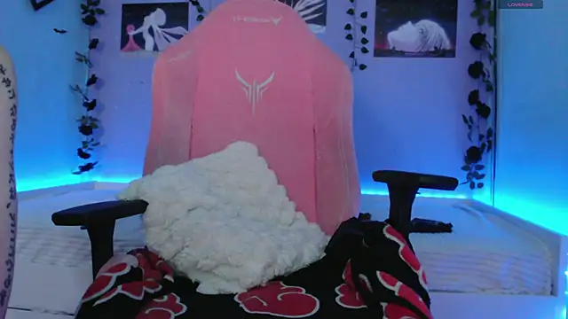 Snapshot of Scarlettsrorm chatting on 03/23/25, 08:26 Scarlettsrorm online show from 03/23/25, 08:26