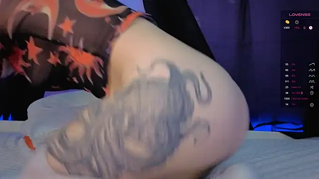 Snapshot of Scarlettsrorm chatting on 12/14/25, 05:13 Scarlettsrorm online show from 12/14/25, 05:13