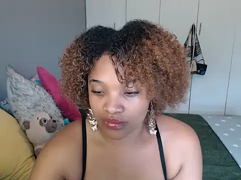 Snapshot of CREAMYCUPCAKExxx chatting on 06/19/26, 07:45 CREAMYCUPCAKExxx online show from 06/19/26, 07:45