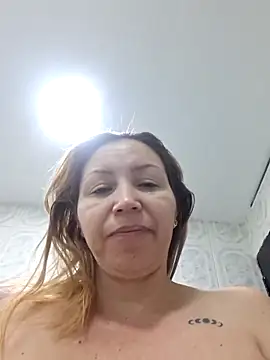 Snapshot of IsisDuzan chatting on 12/21/25, 03:41 IsisDuzan online show from 12/21/25, 03:41