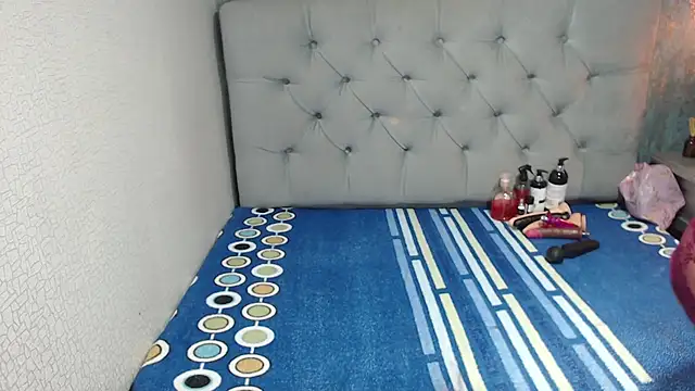 Snapshot of ginasailor chatting on 12/15/25, 01:43 ginasailor online show from 12/15/25, 01:43