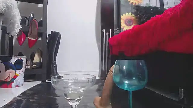 marilyn jon3s online show from 02/11/26, 01:27