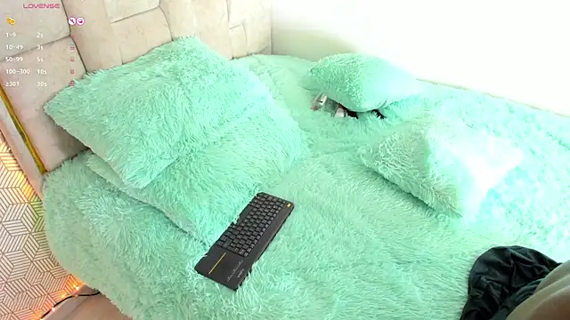 Snapshot of Valeria_Thompson1 chatting on 01/21/25, 08:43 Valeria Thompson1 online show from 01/21/25, 08:43