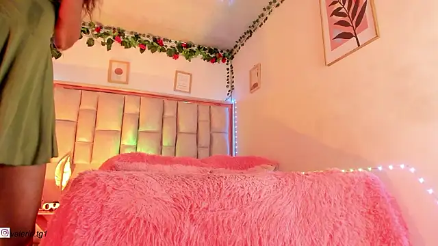 Valeria Thompson1 online show from 03/12/26, 08:59