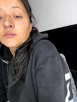 jjulietha95 online show from 11/05/25, 04:12