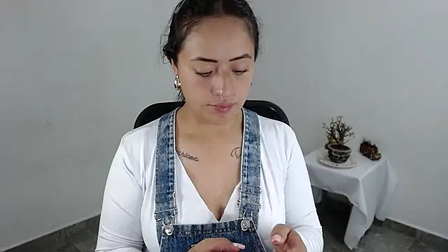 Snapshot of jjulietha95 chatting on 04/28/26, 02:27 jjulietha95 online show from 04/28/26, 02:27
