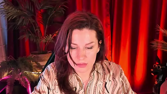 Snapshot of April_o_Nill chatting on 04/27/26, 02:48 April o Nill online show from 04/27/26, 02:48