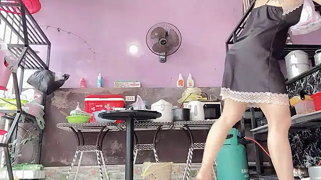 LinhChi 9x online show from 04/23/26, 03:08