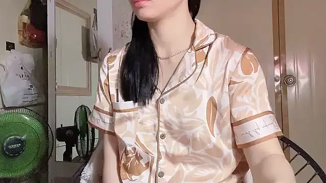 LinhChi 9x online show from 04/23/26, 01:46