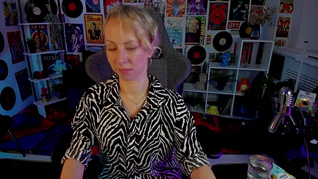 LylithSkye online show from 01/05/25, 08:43