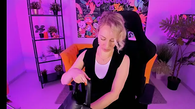 LylithSkye online show from 01/22/25, 10:50