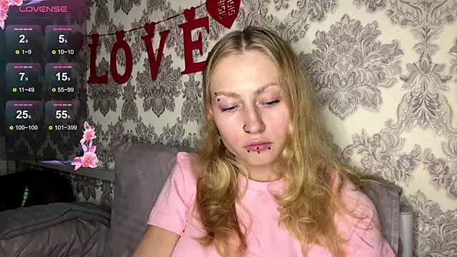 MarthaGees online show from 10/26/25, 03:18