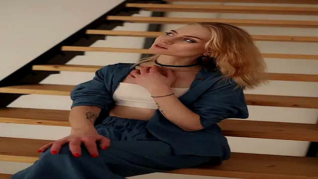 MarthaGees online show from 11/12/25, 03:56