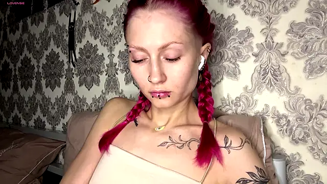 MarthaGees online show from 11/25/25, 03:45