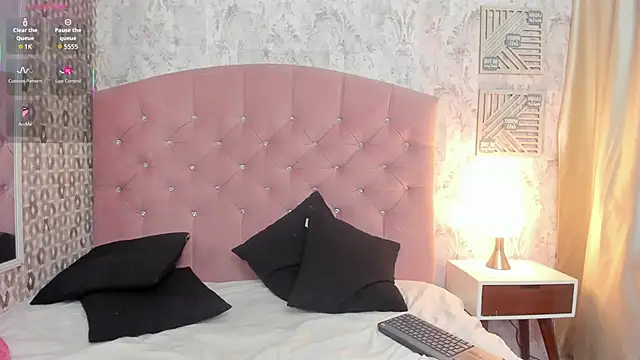 Snapshot of zoe_alanaa chatting on 10/06/25, 07:55 zoe alanaa online show from 10/06/25, 07:55