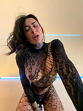 Snapshot of Iam_Annii chatting on 11/02/25, 10:12 Iam Annii online show from 11/02/25, 10:12