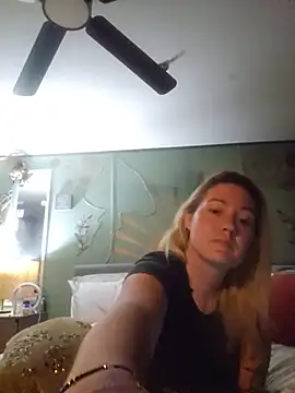 Snapshot of ashlynnstarr chatting on 08/06/26, 06:04 ashlynnstarr online show from 08/06/26, 06:04