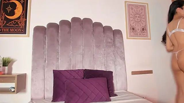 sky caroline online show from 02/20/26, 09:04