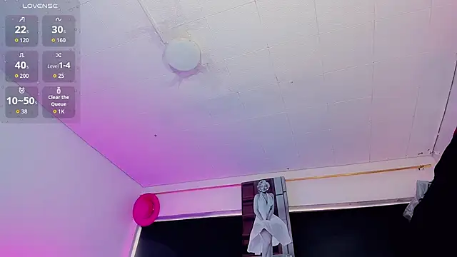 Kendall hornyy online show from 07/06/26, 08:00
