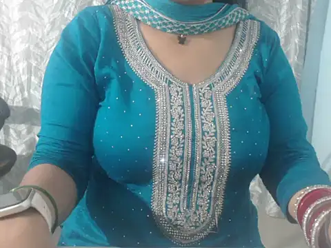 Snapshot of cute-priy chatting on 01/23/25, 05:13 cute-priy online show from 01/23/25, 05:13