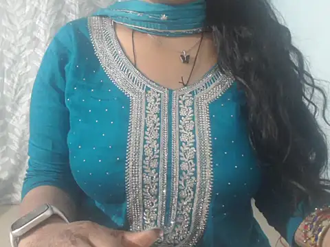 Snapshot of cute-priy chatting on 02/17/25, 05:58 cute-priy online show from 02/17/25, 05:58