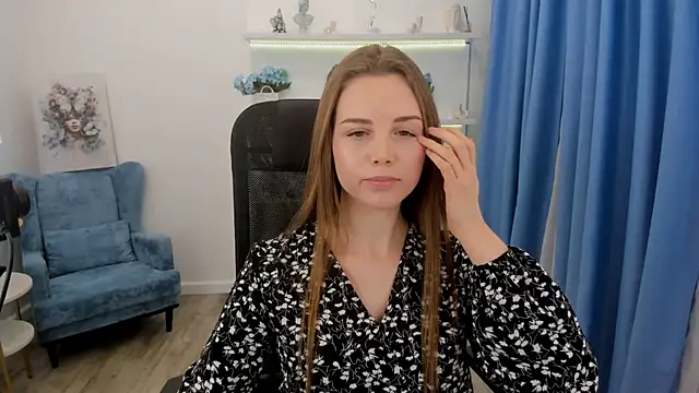 Snapshot of MileyWings chatting on 11/20/25, 12:05 MileyWings online show from 11/20/25, 12:05