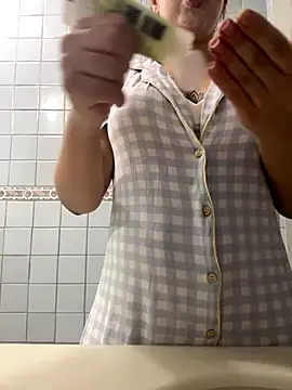 Snapshot of Julinha18 chatting on 12/06/24, 02:24 Julinha18 online show from 12/06/24, 02:24